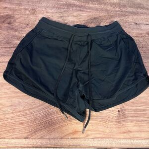 Uniqlo Women's Black Athletic Shorts Size Small